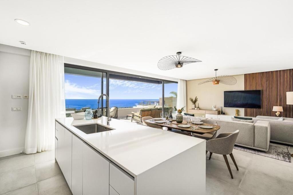 Luxury Penthouse With Ocean View *